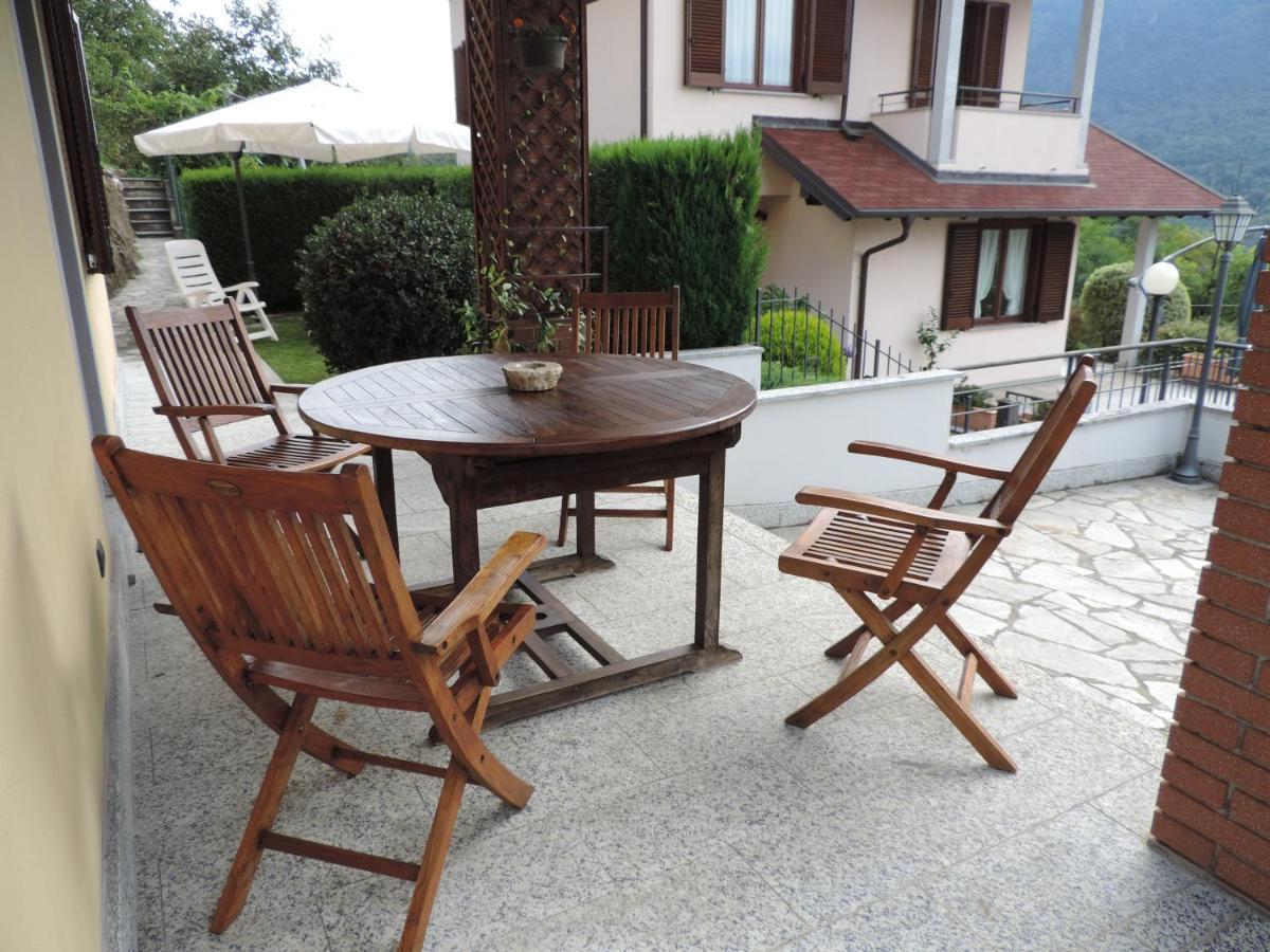 Casa Vacanza Il Glicine Casale Corte Cerro Buitenkant foto