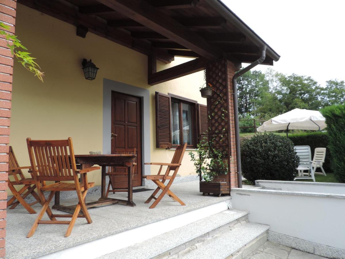 Casa Vacanza Il Glicine Casale Corte Cerro Buitenkant foto