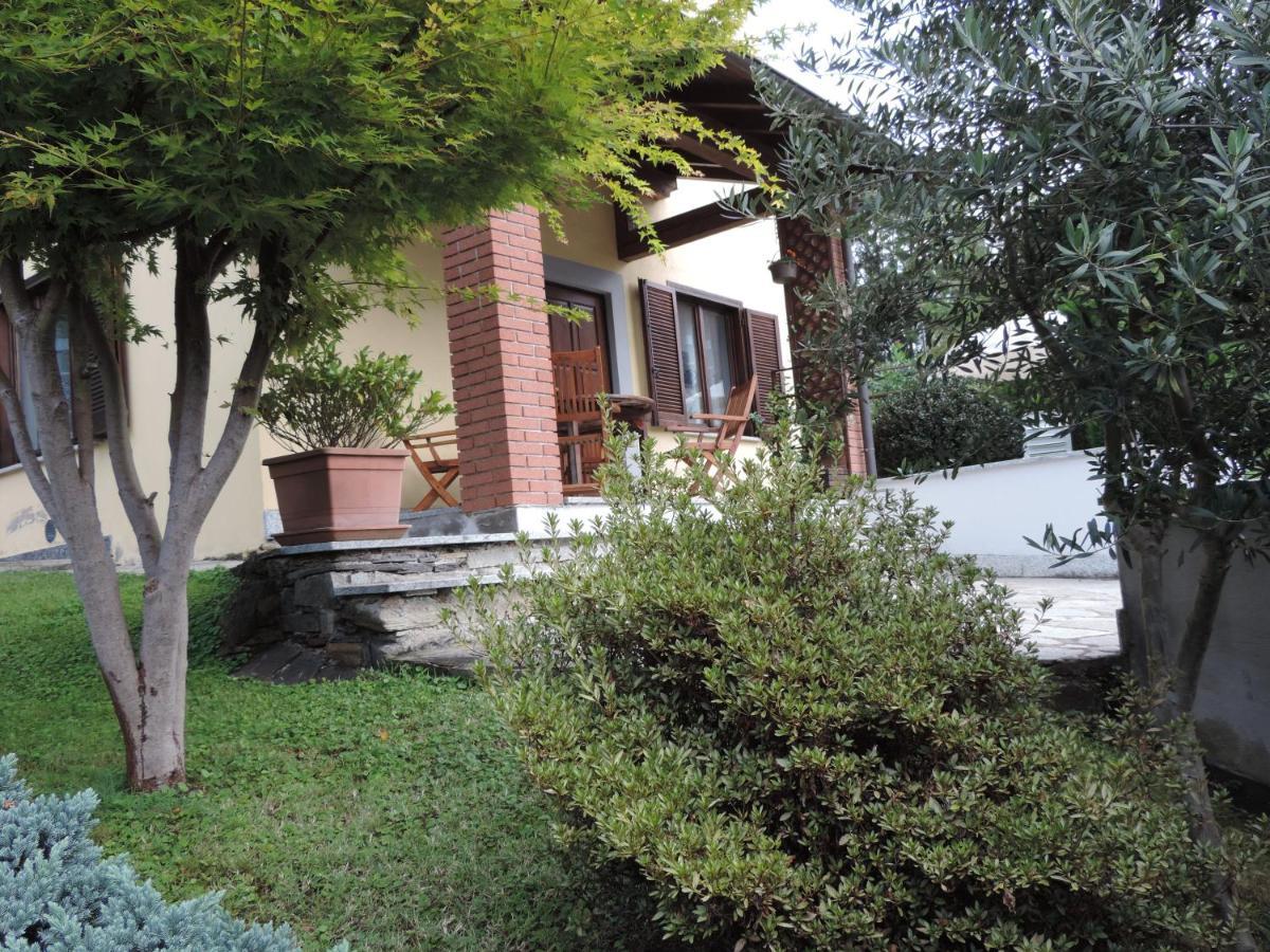 Casa Vacanza Il Glicine Casale Corte Cerro Buitenkant foto