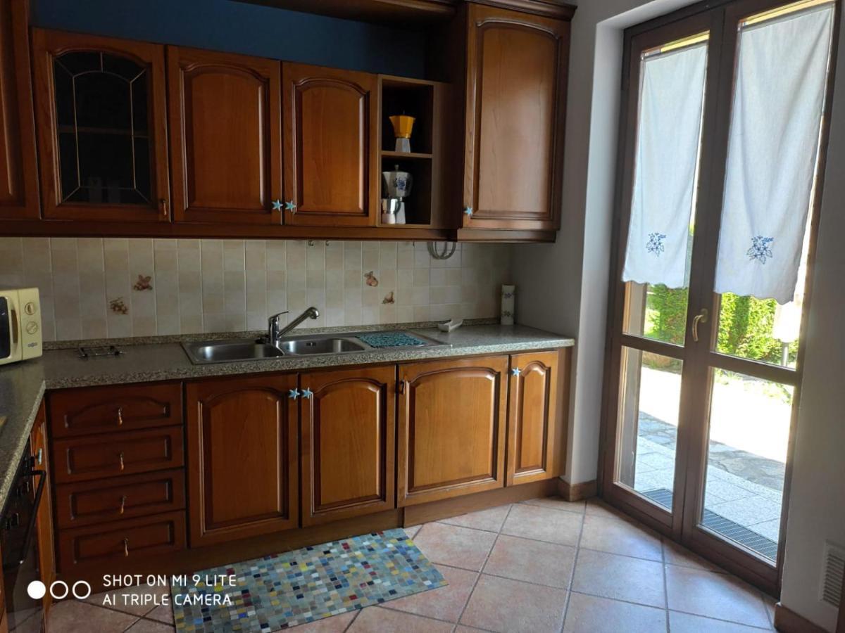 Casa Vacanza Il Glicine Casale Corte Cerro Buitenkant foto