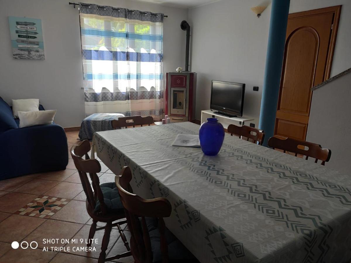 Casa Vacanza Il Glicine Casale Corte Cerro Buitenkant foto