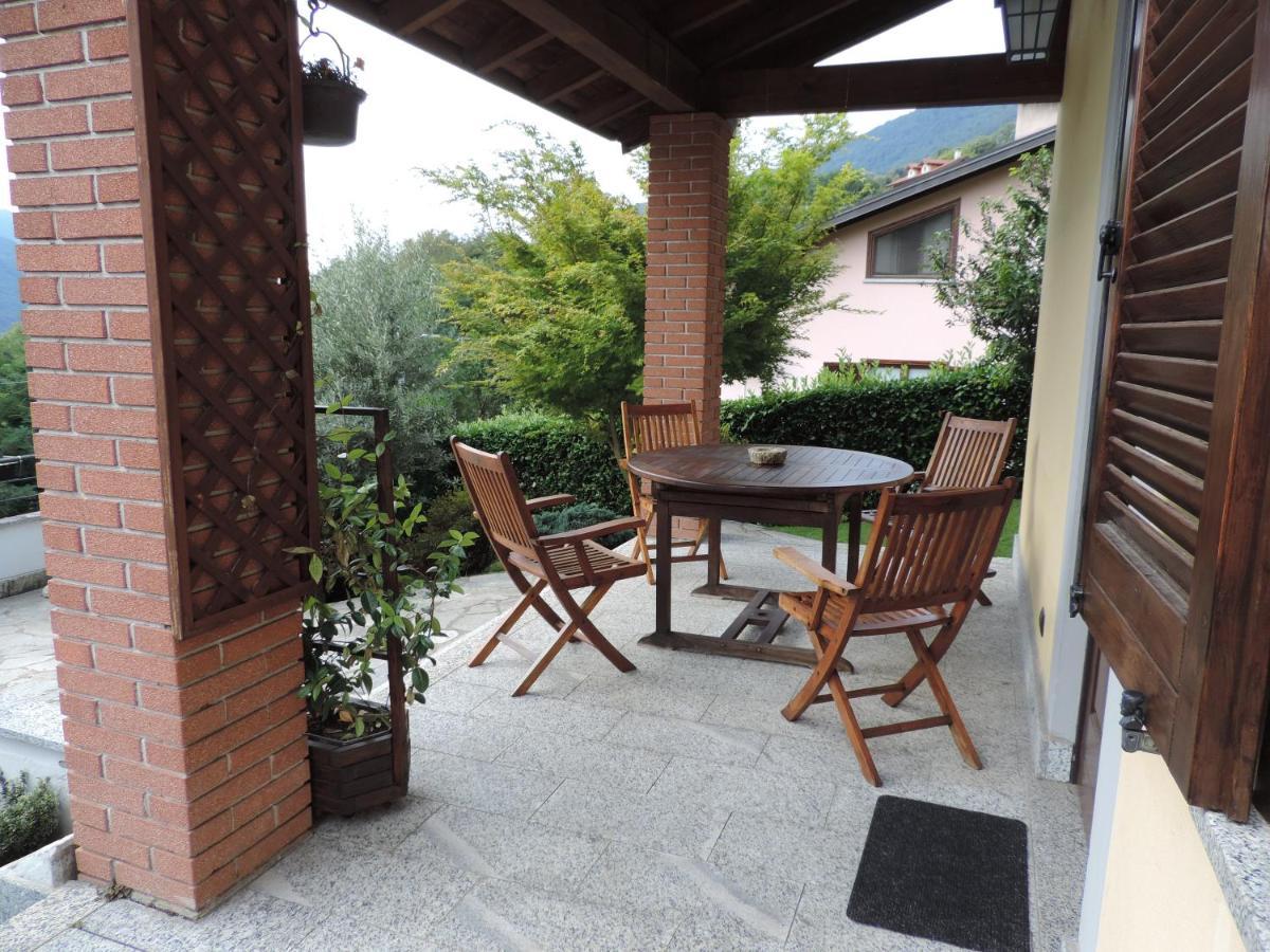 Casa Vacanza Il Glicine Casale Corte Cerro Buitenkant foto