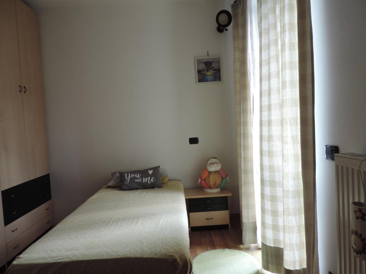 Casa Vacanza Il Glicine Casale Corte Cerro Buitenkant foto