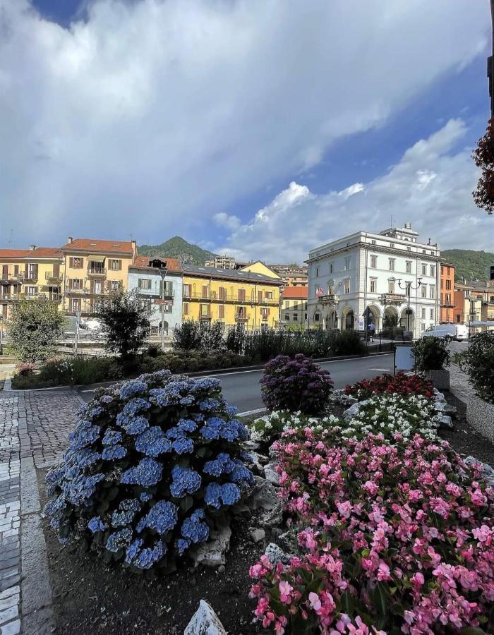 Casa Vacanza Il Glicine Casale Corte Cerro Buitenkant foto
