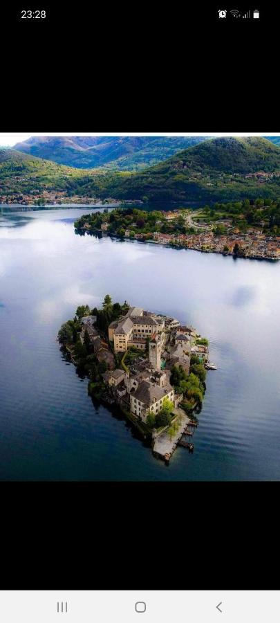 Casa Vacanza Il Glicine Casale Corte Cerro Buitenkant foto