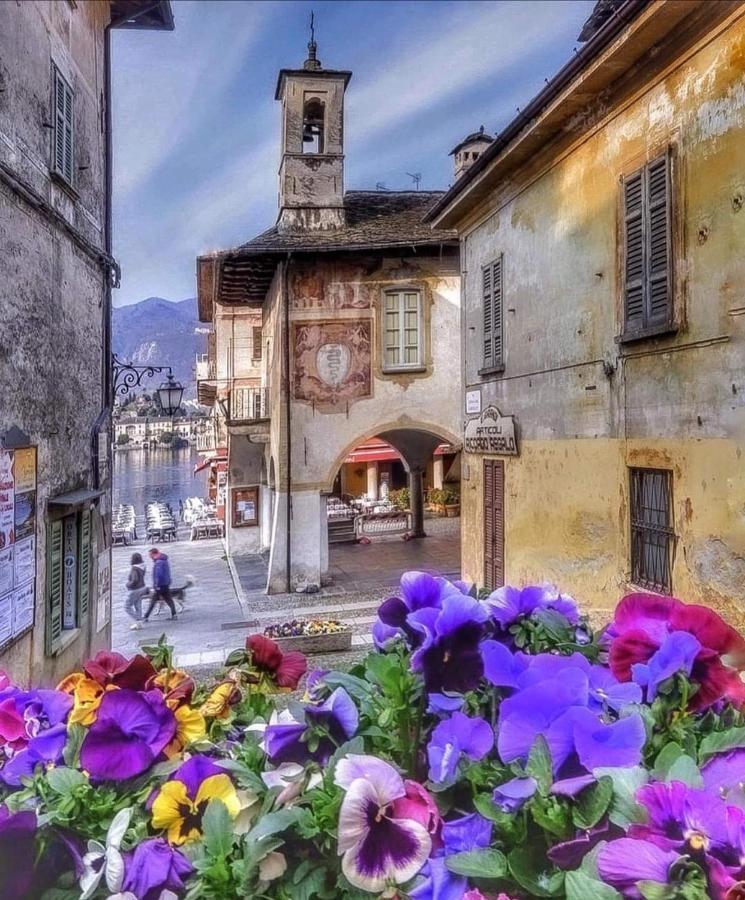 Casa Vacanza Il Glicine Casale Corte Cerro Buitenkant foto