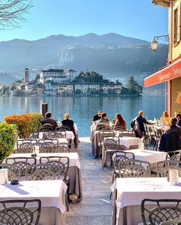 Casa Vacanza Il Glicine Casale Corte Cerro Buitenkant foto