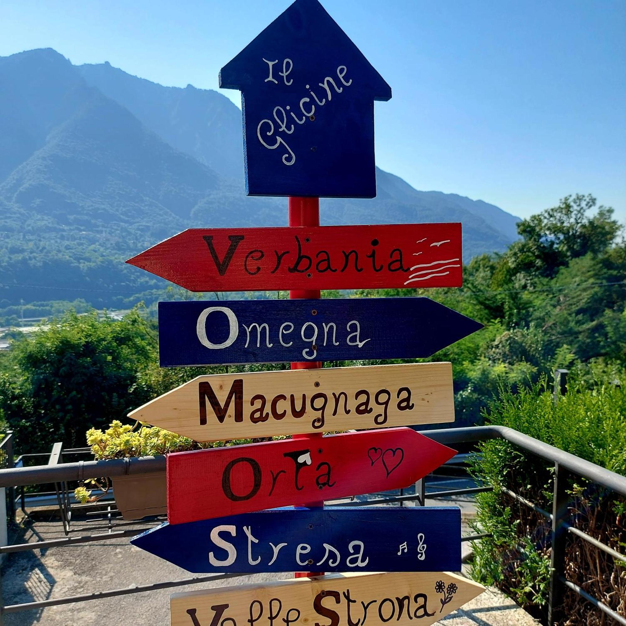 Casa Vacanza Il Glicine Casale Corte Cerro Buitenkant foto