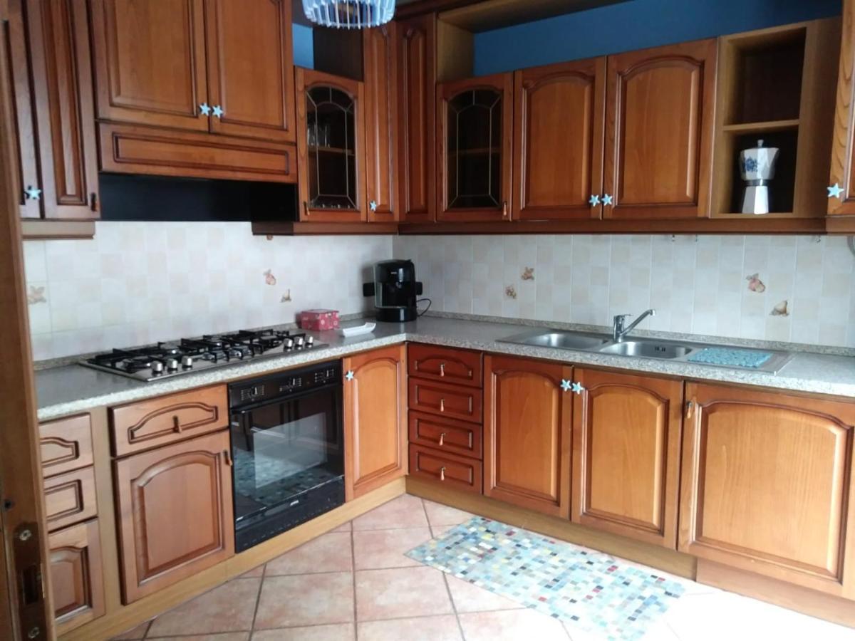 Casa Vacanza Il Glicine Casale Corte Cerro Buitenkant foto